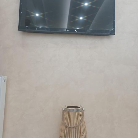 Cozy Renovated Apartment أثينا الغرفة الصورة